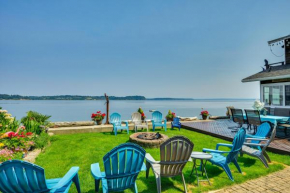 Relaxing Waterfront Escape about 11 Mi to Olympia